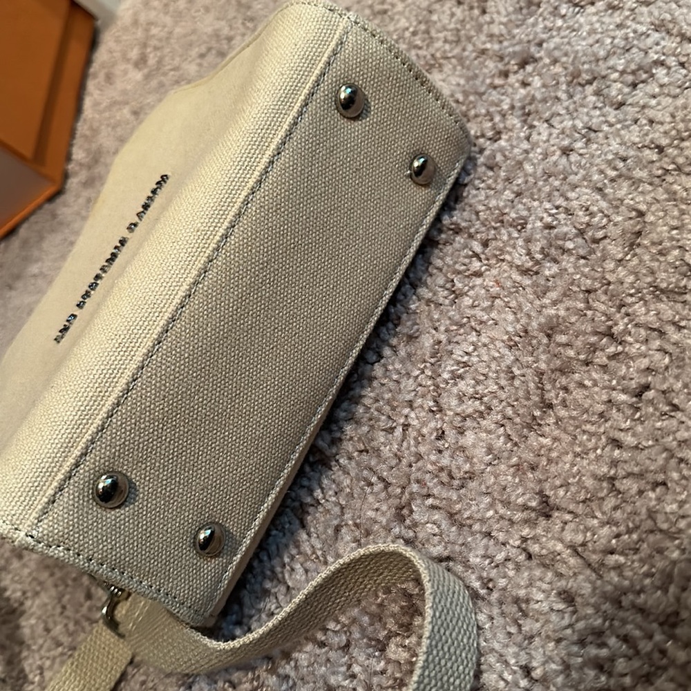 ESR Crossbody - Picture 4 of 6
